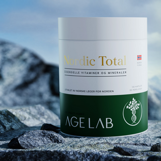 Opplev effekten av 12 tilskudd som faktisk gir mening: magnesium, kolin, hyaluronsyre, selen, K2 + D3 og flere. I sine beste former og klinisk relevante doser. Én boks gir deg en vitenskapsbasert grunnmur i tilskuddsregimet – uten unødvendige trender eller pynt, og forbedres av norske leger.