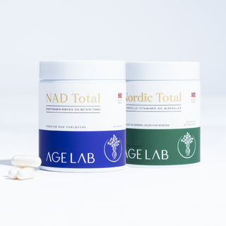 Startpakke med NAD Total og Nordic Total. Daglig grunnmur for alle med 16 evidensbaserte næringsstoffer – og NAD Total som målrettet støtte for NAD⁺ og cellebeskyttelse. Begge formler oppdateres jevnlig av vår ekspertgruppe i Norge.