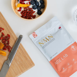 Kjøp Norges mest populære NMN tilskudd (Nicotinamide Mononucleotide) rent +99% pulver fra AgeLab.no