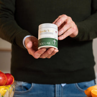 Kjøp taurin, magnesium, TMG, kolin, lutein, hyaluronsyre og 6 andre kosttilskudd i en – i sine beste former og riktige doser. En vitenskapsbasert formel, som kontinuerlig forbedres av norske leger. Nordic Total